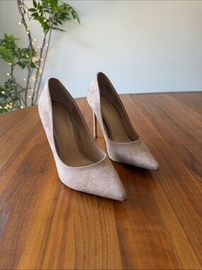 Steve Madden Nude Suede Pointed Toe Heels Size 6